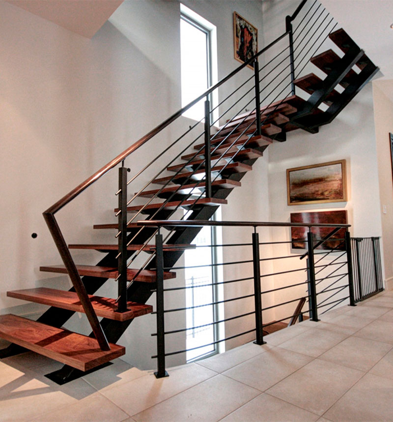 Металлические каркасы лестниц в 3-х этажный частный дом